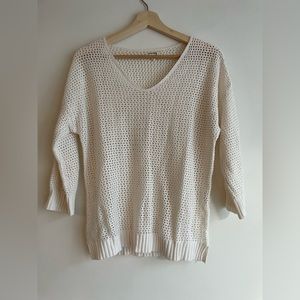 White essential sweater for daily look or coverup